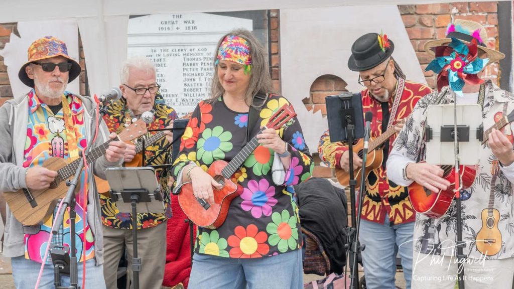 ukulele players looking cheerful